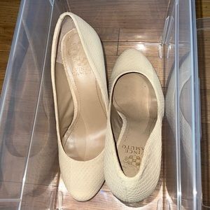 Vince Camuto nude heels/pumps size 8